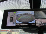 アラウンドビューモニターが付いていて、お車を空から見たような目線で駐車できます。