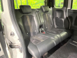 後部座席も気になるようなキズ・汚れやへたり等、大きなダメージはなく、良好な状態です。