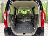 後席を格納すると、これだけの広さが!シーンに合わせたシートアレンジで、大きな荷物も積むことが出来ます♪