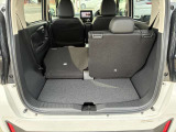後部座席を倒すと、広々空間♪荷物もたくさん収納可能です!