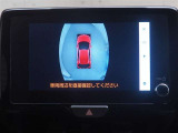 車の状態をモニターで上から俯瞰で確認できます。パノラミックビューモニター装備♪