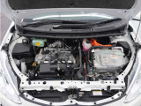 エンジンは車の心臓部分です。このエンジンルームが汚いとトラブルの基になります。当店は専用の液剤を使って徹底的に綺麗にします。