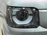 LEDヘッドライトは、点灯の瞬間から最大光量を発揮し、突然暗くなるトンネルなどでの安定感を高めます。