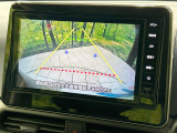【バックカメラ】駐車時に後方がリアルタイム映像で確認できます。大型商業施設や立体駐車場での駐車時や、夜間のバック時に大活躍!運転スキルに関わらず、今や必須となった装備のひとつです!