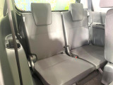 床下収納式のサードシートです。座席部分をコンパクトに収納でき、広大な荷室スペースとしてお使いいただけます!乗車人数や荷物の量など利用シーンに合わせて3列目を有効活用でき、とっても便利♪