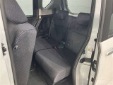 広々とした後部座席です♪気になるキズや汚れなどなく良好な状態です。