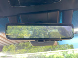 【デジタルインナーミラー】カメラが撮影した車両後方の映像をルームミラー内に表示。クリアな視界で状況の確認が可能です!※ドラレコ機能ご利用には別途SDカードをご用意いただく場合があります。