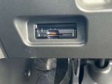運転席の左下にETCがビルトインされています。高速道路では便利ですね!