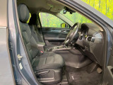 運転席シート廻りは使用感も少なく、良好な状態となっています。前オーナー様が丁寧に使っていたことがよくわかりますね。