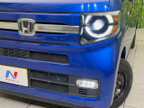 【LEDヘッドライト】悪天候や夜間走行時も良好な視界を確保し安心して運転できる高輝度LEDヘッドライトを装備!点灯速度が早く、消費電力も抑えられています。