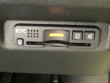 ハンドルの右下にETCがついています。高速道路の料金所の通過も楽々です!。 カードの取り出しもしやすい場所についています。