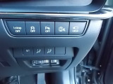安全装置のスイッチは運転席パネル右下に集約されています。任意で切り替え可能なため状況に合わせてお使いください。