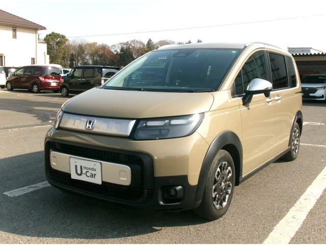 フリード 1.5 e:HEV クロスター 