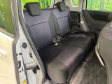 後部座席も気になるようなキズ・汚れやへたり等、大きなダメージはなく、良好な状態です。