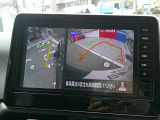 【アラウンドビューモニター】空から見下ろすような視点で、スムースな駐車と安全確認をサポートします。