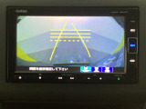 バックでの車庫入れも安心です! リアカメラが付いているバックモニター付のナビを装備しております。操作線もついており距離感も画面から確認できます。