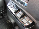 全席パワーウィンドウとなっています。運転席はオートになっているのでワンタッチ開閉することが出来ます。