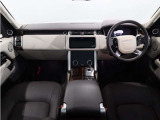 運転席に着座した視点の画像です。良好な視界はランドローバー全車共通の特徴です。運転し易いとのお声を頂いております。
