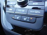 オートエアコンと前席シートヒーターが装備されており、快適に運転が可能です。