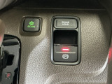 パーキングブレーキはスマートな電子制御式と合わせて渋滞時等にブレーキペダルから足を離しても停車状態を保持してくれるオートブレーキホールド機能で運転が楽になります。スタートはアクセルペダルを踏むだけ
