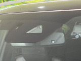 【スマートブレーキサポート】走行中に前方の車両等を認識し、衝突しそうな時は警報とブレーキで衝突回避と被害軽減をアシスト。より安全にドライブをお楽しみいただけます。
