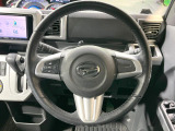 インテリアに合わせたデザインのステアリングは、運転される方のことも考え、運転しやすい形状、大きさです。是非一度、実際に触ってお確かめください。