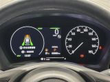 【メーターまわり】ドライバーから見やすい位置にあって安全運転に寄与します。マルチインフォメーションディスプレイでは、クルマに関する情報の確認はもちろん、各種安全機能・装備のON/OFFも設定可能。