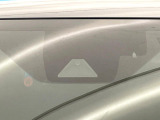 【プリクラッシュセーフティ】前方の車両等を検知し、衝突しそうな時は警報で注意を促し、ブレーキを踏む力をサポート。ブレーキを踏めなかった場合は衝突被害軽減ブレーキが作動、衝突回避をサポートします。