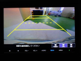 バックも安心のリアカメラ付いています。リアカメラがあると、いつでも安全にバックできますね。死角も減ります。3ビュー切り替え、ガイド線表示なので便利です。