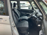 ゆったり座り心地の良い運転席シート、状態も良好です!!!運転席・助手席はシートヒーター装備!