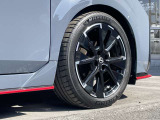 純正アルミホイール付!このお車にぴったりなホイールが付いてます◎