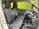 運転席シート廻りは使用感も少なく、良好な状態となっています。前オーナー様が丁寧に使っていたことがよくわかりますね。