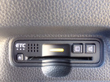 ■【ETC車載器】が装備されています。セットアップをしてお渡しとなり、ETCカードを差し込むだけで高速道路の利用が可能です。