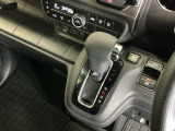 発進時から滑らかに加速する無段階変速のCVTはストップ&ゴーの多い街の中も快適です