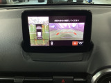 狭い場所での駐車やすれ違いなどでより的確な運転操作に役立つ360&deg;ビューモニターが装備されています。