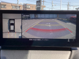 狭い場所での駐車やすれ違いなどでより的確な運転操作に役立つ360&deg;ビューモニターが装備されています。