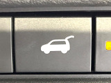 【パワーバックドア】スマートキーや運転席のボタンを押すだけでリアゲートが自動で開閉します!荷物を持っている時や、高い位置にあるバックドアを閉める際に便利な機能です♪