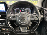 【純正革巻きステアリング】上質な革を使用することで、手にしっかり馴染みとても運転しやすいハンドルです♪