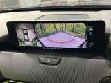 【360&deg;ビューモニター】専用のカメラにより、上から見下ろしたような視点で360度クルマの周囲を確認することができます☆死角部分も確認しやすく、狭い場所での切り返しや駐車もスムーズに行えます。
