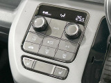 【前席シートヒーター】寒い日に重宝するシートヒーターを後席にも装備!エアコンより早く温まってくれるので寒がりの人も安心ですね♪エアコンの温風は乾燥するから苦手、という方にもをおすすめです。