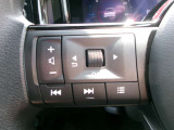 ステアリングスイッチ付きです♪ハンドルから手を放さずにオーディオ操作やメーターディスプレイ操作ができるので、安全です!