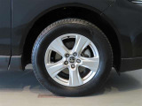 純正のアルミホイール装着車です。タイヤサイズは225/65R17です。
