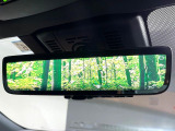 【デジタルインナーミラー】後席の大きな荷物や同乗者で後方が確認しづらい時でも安心!カメラが撮影した車両後方の映像をルームミラー内に表示。クリアな視界で状況の確認が可能です!