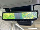 【デジタルインナーミラー】後席の大きな荷物や同乗者で後方が確認しづらい時でも安心!カメラが撮影した車両後方の映像をルームミラー内に表示。クリアな視界で状況の確認が可能です!