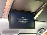 【12.8型フリップダウン】大画面モニターで後席でもエンタメをお楽しみいただけます。家族や友人とお出かけする機会が多い方に大人気です♪