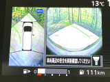 【アラウンドビューモニター】専用のカメラにより、上から見下ろしたような視点で360度クルマの周囲を確認することができます☆死角部分も確認しやすく、狭い場所での切り返しや駐車もスムーズに行えます。