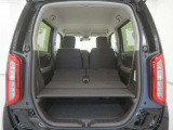 2列目シートを倒すことで、大変広いラゲッジスペースとなります。大きな荷物を積んだりと様々な用途にご利用いただけます。