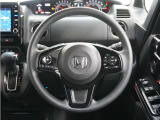 運転席と助手席は足元が繋がっているので自由に行き来しやすいので駐車場が狭いときでも助手席側からスムーズに乗り降りできて便利!