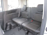 3列目シートも大人が普通に座れる広さです。