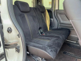 後部座席も気になるようなキズ・汚れやへたり等、大きなダメージはなく、良好な状態です。